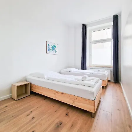Raj Living - 1 Or 4 - 15 Min To Messe Dus - 10 Min Old Town Dus شقة
