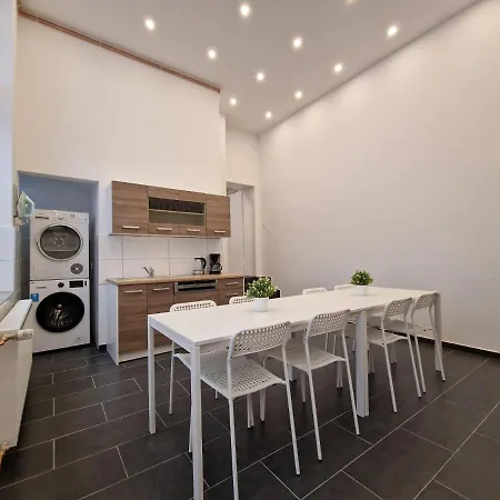 Raj Living - 300m2 Loft With 7 - 15 Min Messe Dus & Old Town Dus