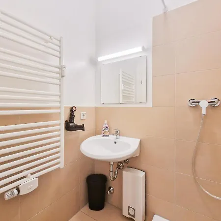 Raj Living - 1 Or 4 - 15 Min To Messe Dus - 10 Min Old Town Dus شقة *