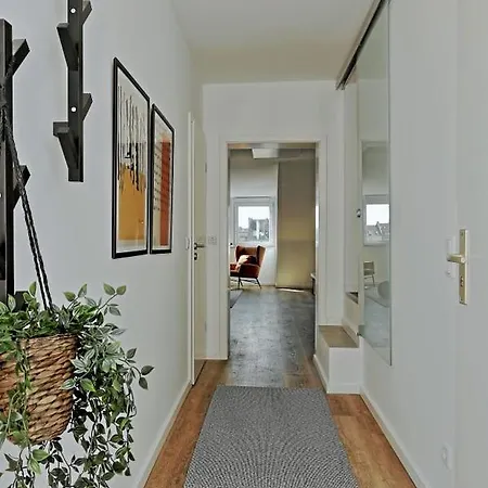 'traveller Lodge' Grosszuegiges - 3 Bedroom 10min To Hbf, Full Kitchen, Homeoffice, Netflix, Wifi Apartment *