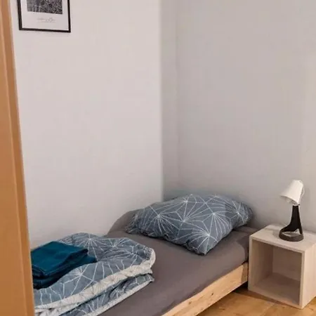 Apartment Monteurwohnung Mit Garten 6 Personen Düsseldorf