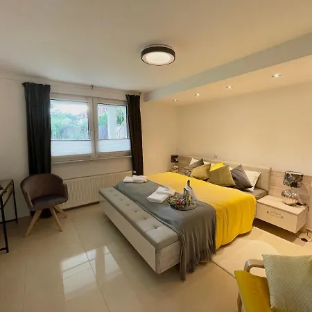 4 Bedrooms, 2 Bathrooms, Kitchen, Terrace - 10 Min To Fairground Appartement