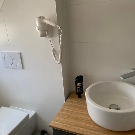 Petite Koenigsallee Self Check-in 3* Dusseldorf