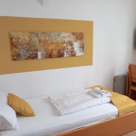 Hotel Karolinger 2*