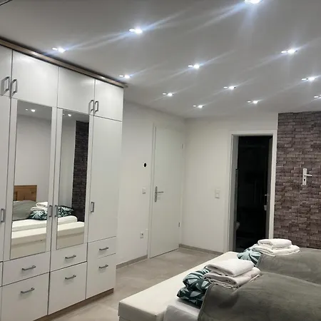 Lenti Duesseldorfer Apartment's منزل للإقامة