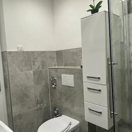 Lenti Duesseldorfer Apartment's منزل للإقامة *
