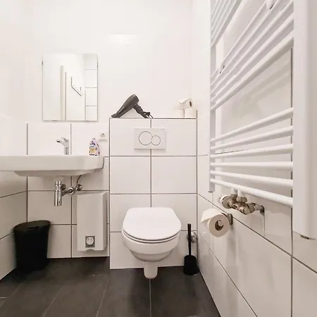 Raj Living - 1 Or 4 - 15 Min To Messe Dus - 10 Min Old Town Dus شقة *