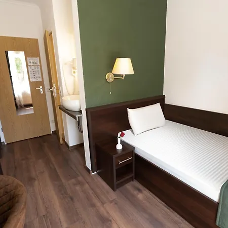 Jupa's Hotel *