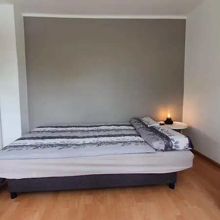 Modern 2.5 Bedroom Duplex Near Messe, Airport, Arena アパート デュッセルドルフ