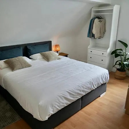 アパート Modern 2.5 Bedroom Duplex Near Messe, Airport, Arena デュッセルドルフ