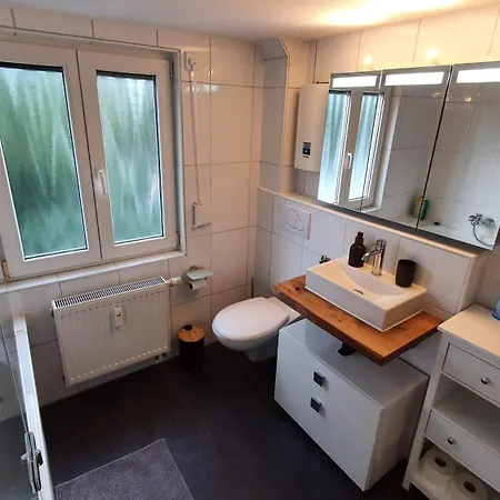 Modern 2.5 Bedroom Duplex Near Messe, Airport, Arena * デュッセルドルフ