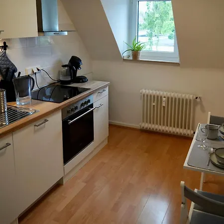 Modern 2.5 Bedroom Duplex Near Messe, Airport, Arena アパート *