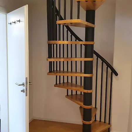 Modern 2.5 Bedroom Duplex Near Messe, Airport, Arena アパート デュッセルドルフ
