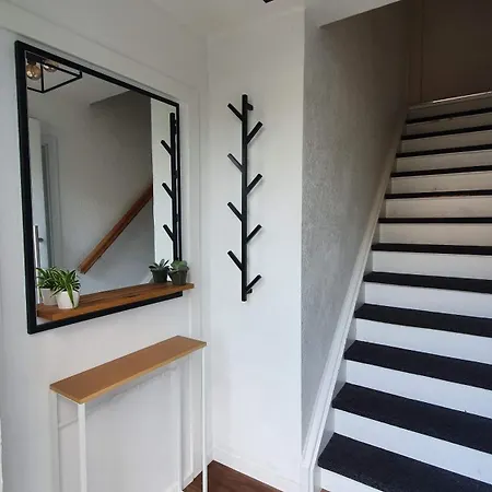 Modern 2.5 Bedroom Duplex Near Messe, Airport, Arena * デュッセルドルフ