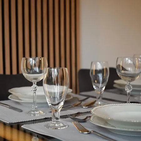 アパート Modern 2.5 Bedroom Duplex Near Messe, Airport, Arena デュッセルドルフ