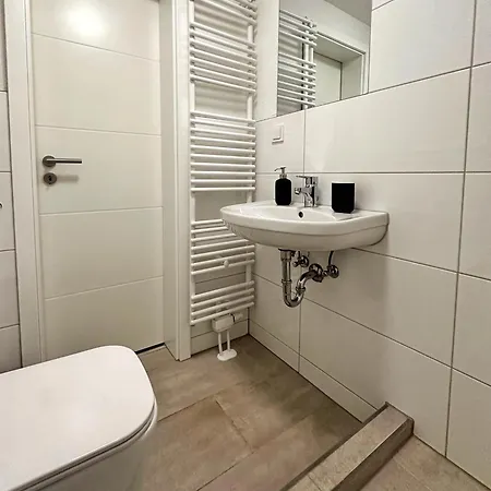 Apartment E&k Ii *
