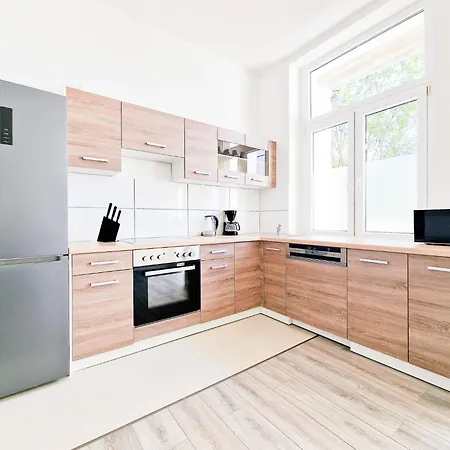 Raj Living - 3 Mit Balkon - 15 Min Zur Messe Dus Apartment