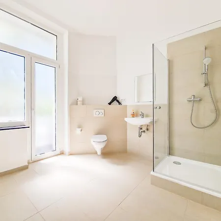 Raj Living - 3 Mit Balkon - 15 Min Zur Messe Dus