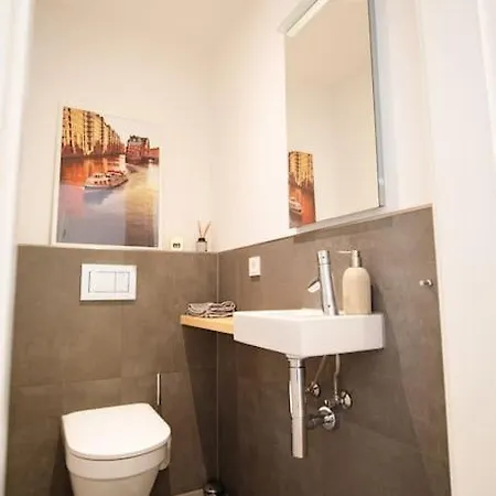 80 Sqm Flat With Terrace And 15min To Fair And 5min To Old Town Apartamento
