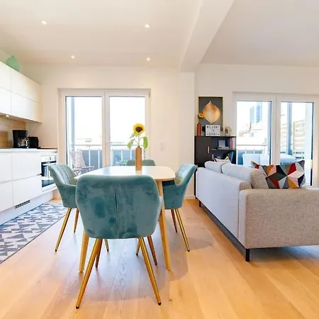 80 Sqm Flat With Terrace And 15min To Fair And 5min To Old Town Apartamento