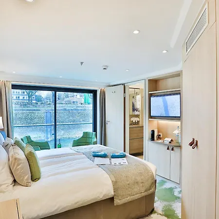 Botel Fairtours Hotelschiff Alena