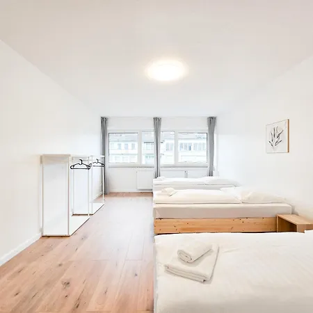 Raj Living - With 5 - 15 Min Messe Dus & 10 Min Old Town Dus Appartamento *
