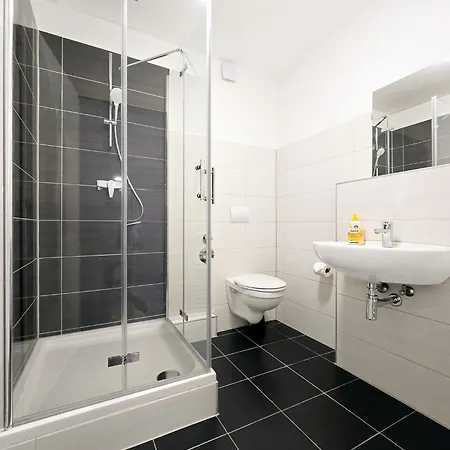 Appartamento Raj Living - With 5 - 15 Min Messe Dus & 10 Min Old Town Dus *