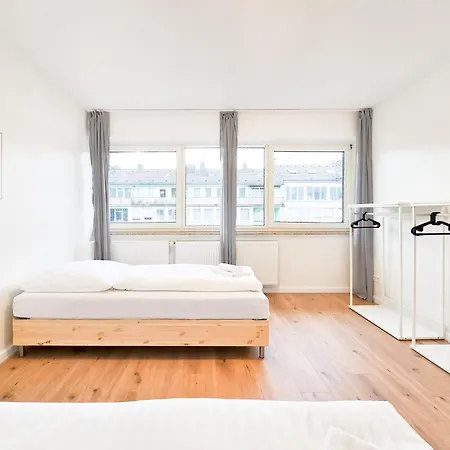 Raj Living - With 5 - 15 Min Messe Dus & 10 Min Old Town Dus Appartamento *