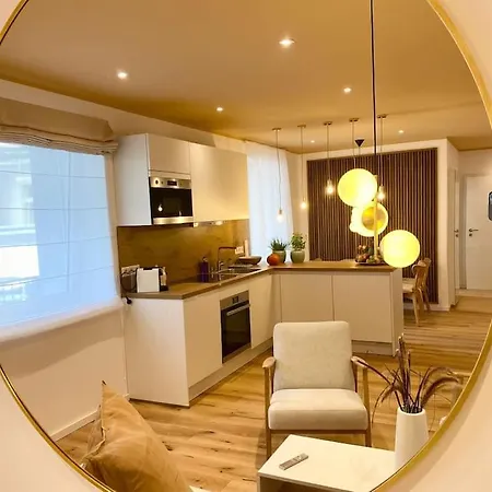 Komfort - Zentral, Mit Balkon Und Waschmaschine Lägenhet