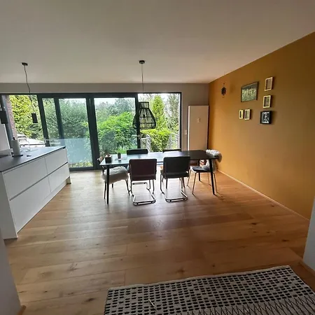 Modern Oasis Of Peace With Garden, Public Transport Apartment