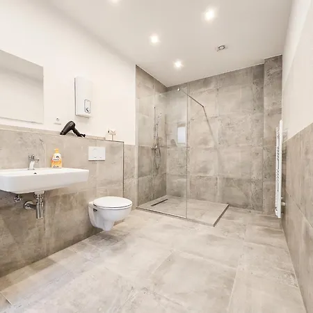 Apartament Raj Living - Center With 5 - 10 Min Messe Dus *