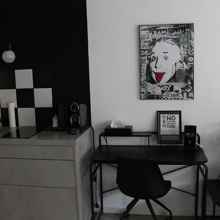 Square 8 شقة دوسلدورف