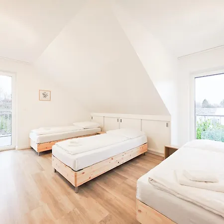 Raj Living - 6 Haus - Grosse Kueche - Garten - Parkplatz - 25min Messe Dus Апартаменты Дюссельдорф