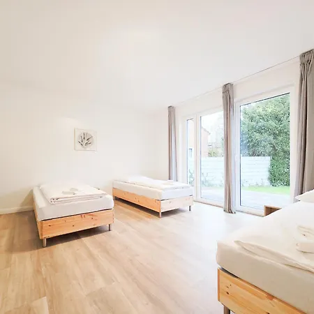 Raj Living - 6 Haus - Grosse Kueche - Garten - Parkplatz - 25min Messe Dus Апартаменты