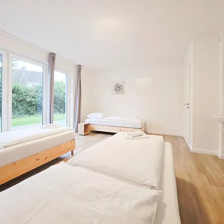 Raj Living - 6 Haus - Grosse Kueche - Garten - Parkplatz - 25min Messe Dus Апартаменты *