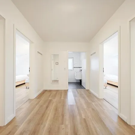 Raj Living - 6 Haus - Grosse Kueche - Garten - Parkplatz - 25min Messe Dus Апартаменты Дюссельдорф