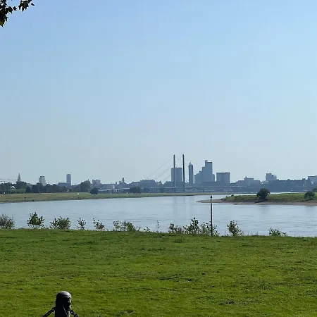 Διαμέρισμα Mit Balkon Am Rhein Ντίσελντορφ