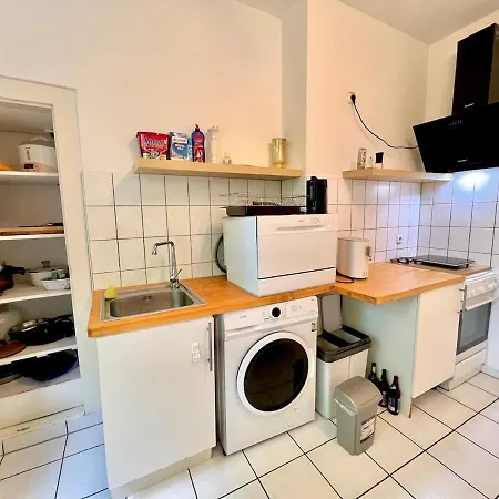 Daire Cozy 2-room-apartment On Zoo Park In District 2 *
