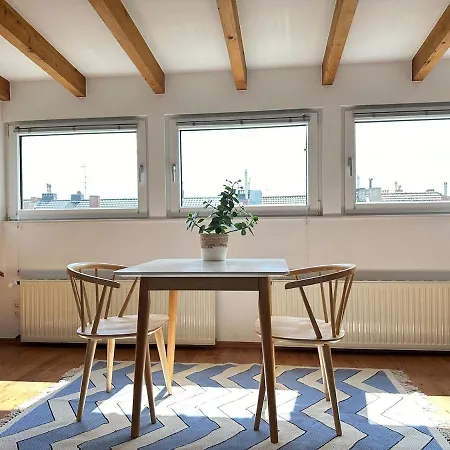 Apartamento Cozy Loft With A View, Central, Close To Tradefair