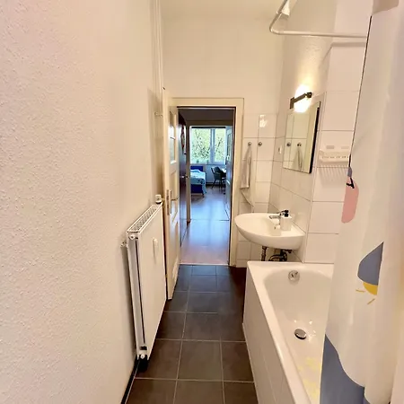 Daire Cozy 2-room-apartment On Zoo Park In District 2 *