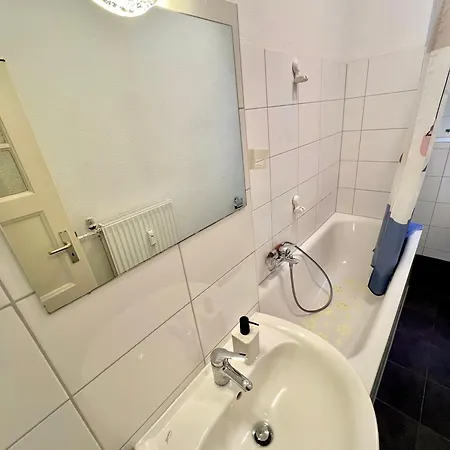 Cozy 2-room-apartment On Zoo Park In District 2 Daire Düsseldorf