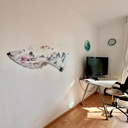 Cozy 2-room-apartment On Zoo Park In District 2 *