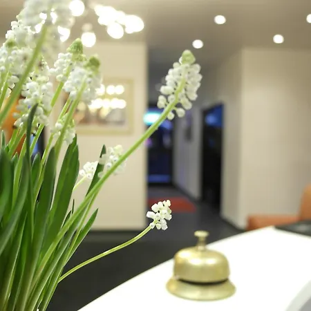 CENTRAL Hotel Duesseldorf 3*