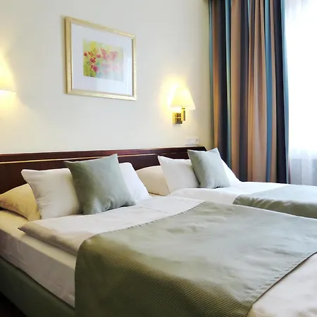 Trip Esplanade, فندق 4*