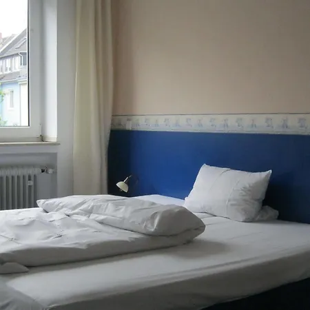 Eu Centralhotel Im Toennchen 2*
