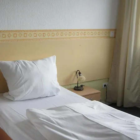 Gasthuis Eu Centralhotel Im Toennchen 2*