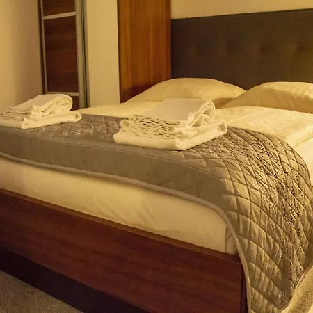 Bluestone Boarding Appart hôtel 4*