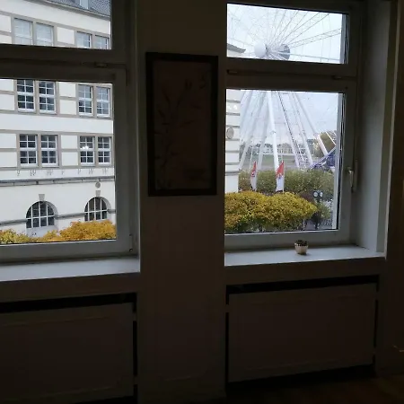 Avi Burgplatz デュッセルドルフ