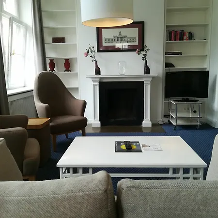 Ξενοδοχείο με διαμερίσματα Living Am Carlsplatz
