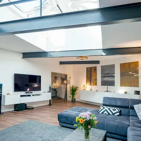 Apartment White Lofty Und White